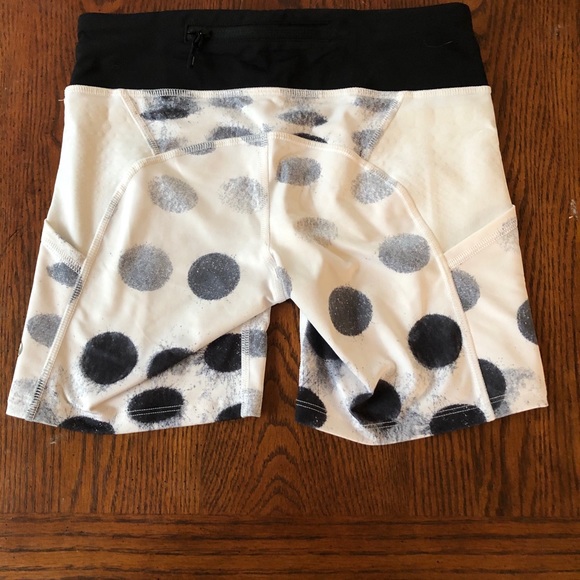 NWOT Lululemon Run: Dart and Dash Short - Picture 3 of 4